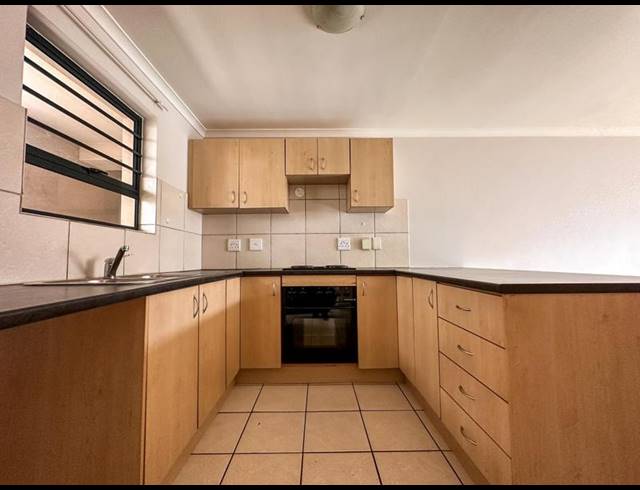 2 BEDROOM APARTMENT FOR SALE IN FAIRVIEW GOLF ESTATE